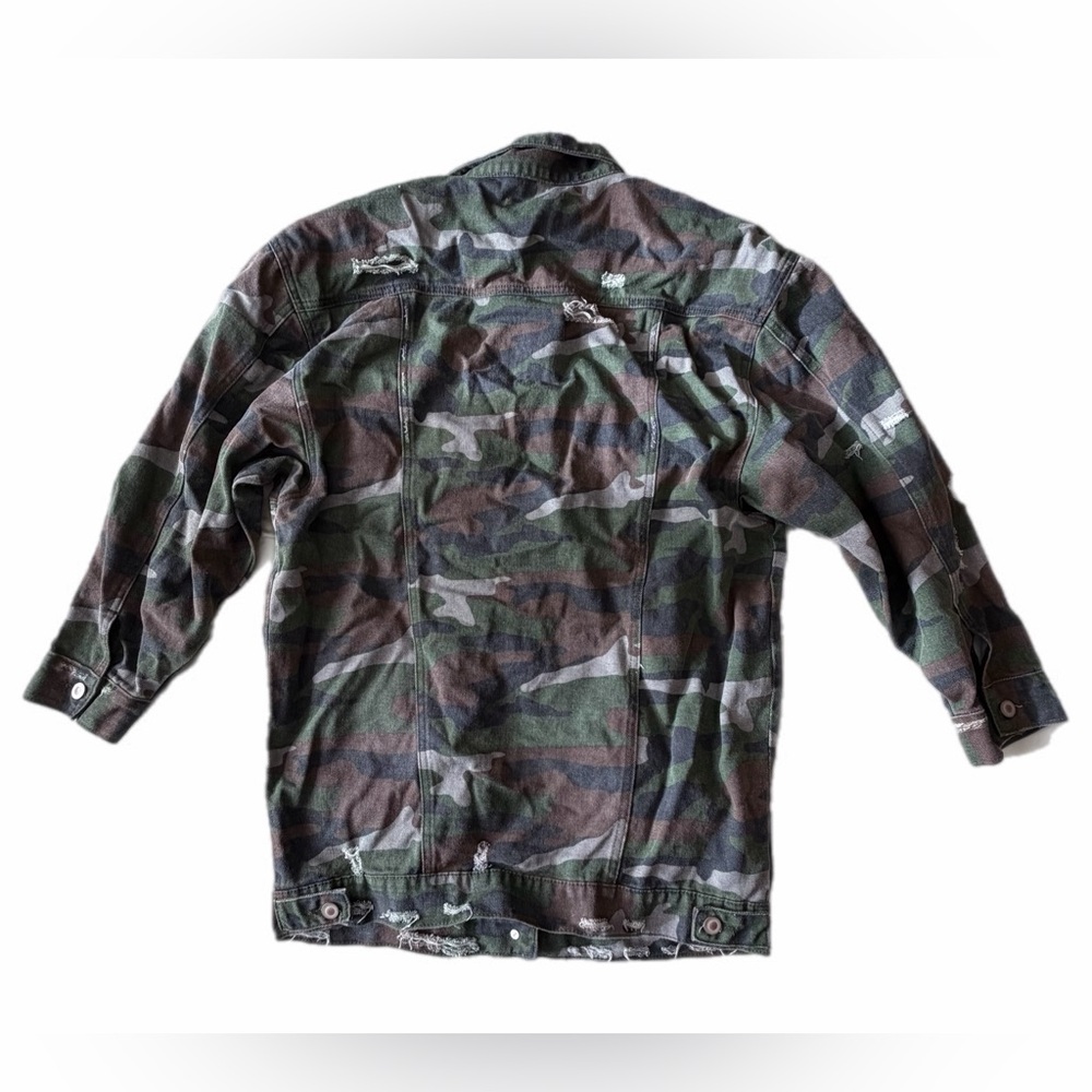 Fiore Women’s camouflage denim distressed jacket
M/L NWOT - Picture 9 of 12